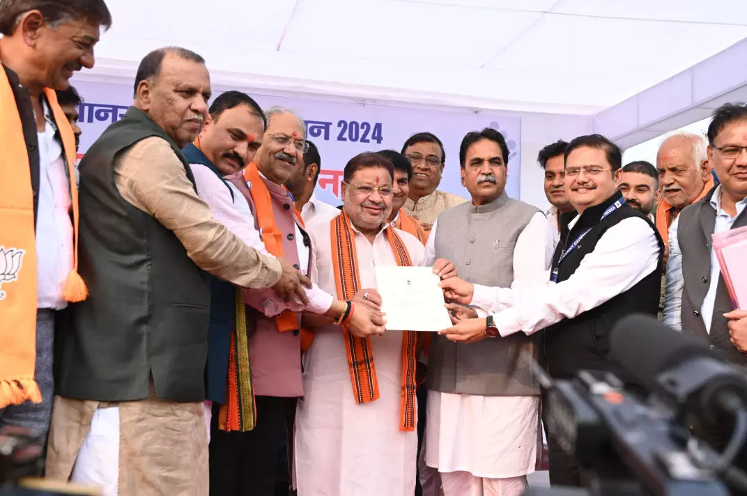 नवनिर्वाचित विधायक सुनील सोनी को मिला प्रमाण पत्र 1 नवनिर्वाचित विधायक सुनील सोनी को मिला प्रमाण पत्र