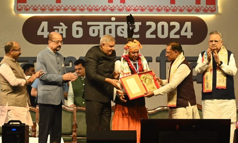 छत्तीसगढ राज्योत्सव 2024 : उप राष्ट्रपति जगदीप धनखड़ ने छत्तीसगढ़ के 36 अलंकरण से विभूतियों एवं संस्थाओं को किया सम्मानित