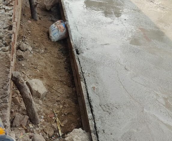 कलेक्टर गोपाल वर्मा ने ग्राम बटूराकछार में खराब सड़क निर्माण पर हुए थे नाराज,फिर से हो रहा सीसी रोड का निर्माण