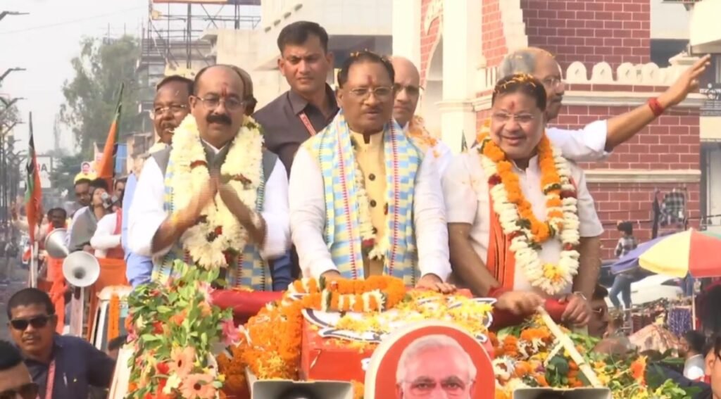छत्तीसगढ़ चुनाव 2024: रायपुर दक्षिण में थमा चुनावी शोर, सीएम विष्णुदेव साय ने किया रोड शो 2 छत्तीसगढ़ चुनाव 2024: रायपुर दक्षिण में थमा चुनावी शोर, सीएम विष्णुदेव साय ने किया रोड शो