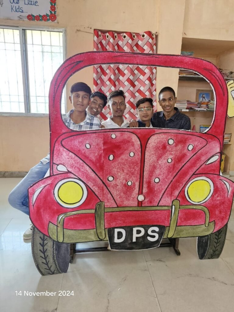 दिल्ली पब्लिक स्कूल में बाल दिवस पर विशेष आयोजन, बच्चों के लिए फूड और गेम स्टॉल्स लगाए
