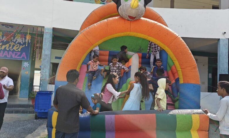 दिल्ली पब्लिक स्कूल में बाल दिवस पर विशेष आयोजन, बच्चों के लिए फूड और गेम स्टॉल्स लगाए