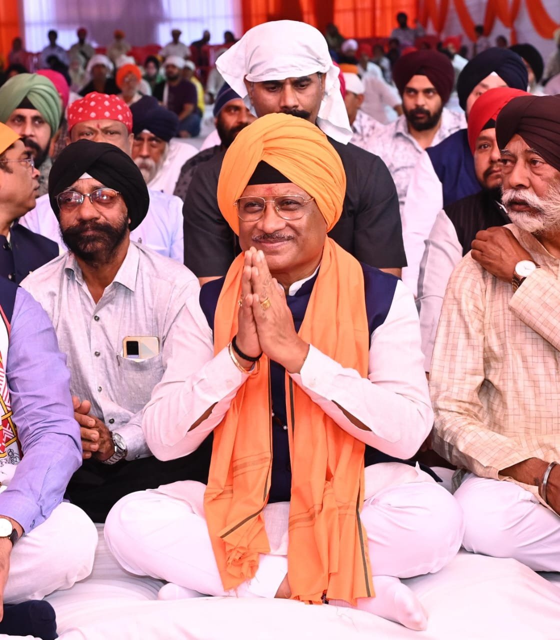 गुरुनानक जयंती के अवसर पर आयोजित प्रकाशपर्व में शामिल हुए मुख्यमंत्री, समतामूलक समाज के निर्माण पर दिया जोर 1 गुरुनानक जयंती के अवसर पर आयोजित प्रकाशपर्व में शामिल हुए मुख्यमंत्री, समतामूलक समाज के निर्माण पर दिया जोर