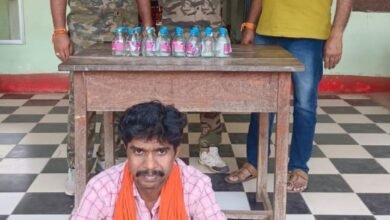 कोतवाली पुलिस की बड़ी कार्रवाई: आदतन शराब तस्कर गिरफ्तार, अवैध देसी शराब और नकदी जब्त