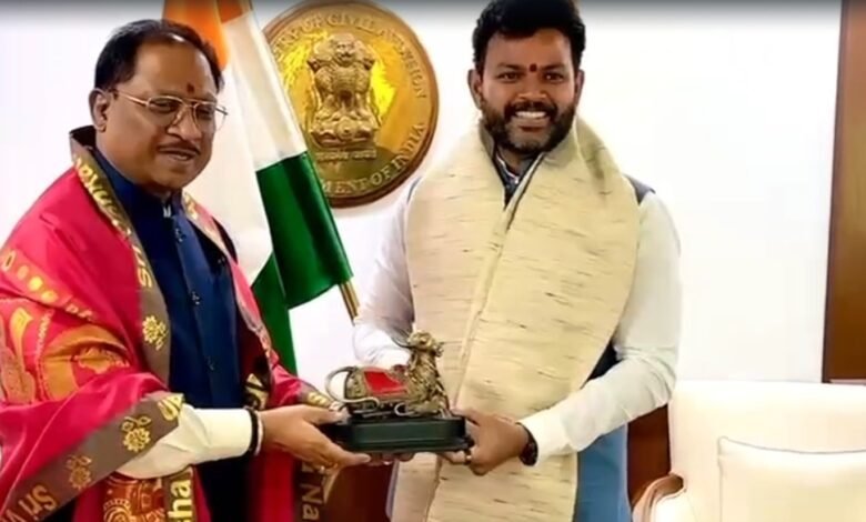 मुख्यमंत्री विष्णुदेव साय ने केंद्रीय नागरिक उड्डयन मंत्री से की सौजन्य मुलाकात