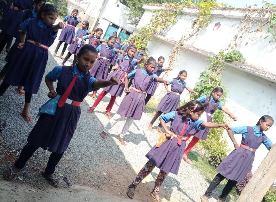 बालिकाओं को सशक्त बनाने की पहल : कबीरधाम में रानी लक्ष्मीबाई आत्मरक्षा प्रशिक्षण कार्यक्रम का आयोजन 1 बालिकाओं को सशक्त बनाने की पहल : कबीरधाम में रानी लक्ष्मीबाई आत्मरक्षा प्रशिक्षण कार्यक्रम का आयोजन