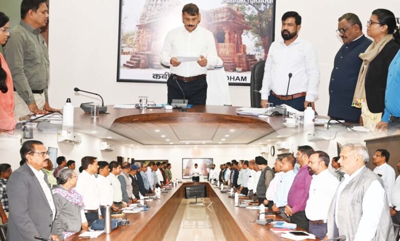 भारतीय संविधान दिवस पर कलेक्टर गोपाल वर्मा ने अधिकारियों-कर्मचारियों को दिलाई शपथ