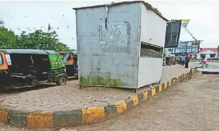 रेल्वे स्टेशन बंद प्री पेड बूथ को लेकर यात्री परेशान, ट्रैफिक पुलिस और रेल प्रशासन पर सवालिया निशान 1 0b2c96c9 02a8 4db8 99b7 3e54f8d4e5a1 1