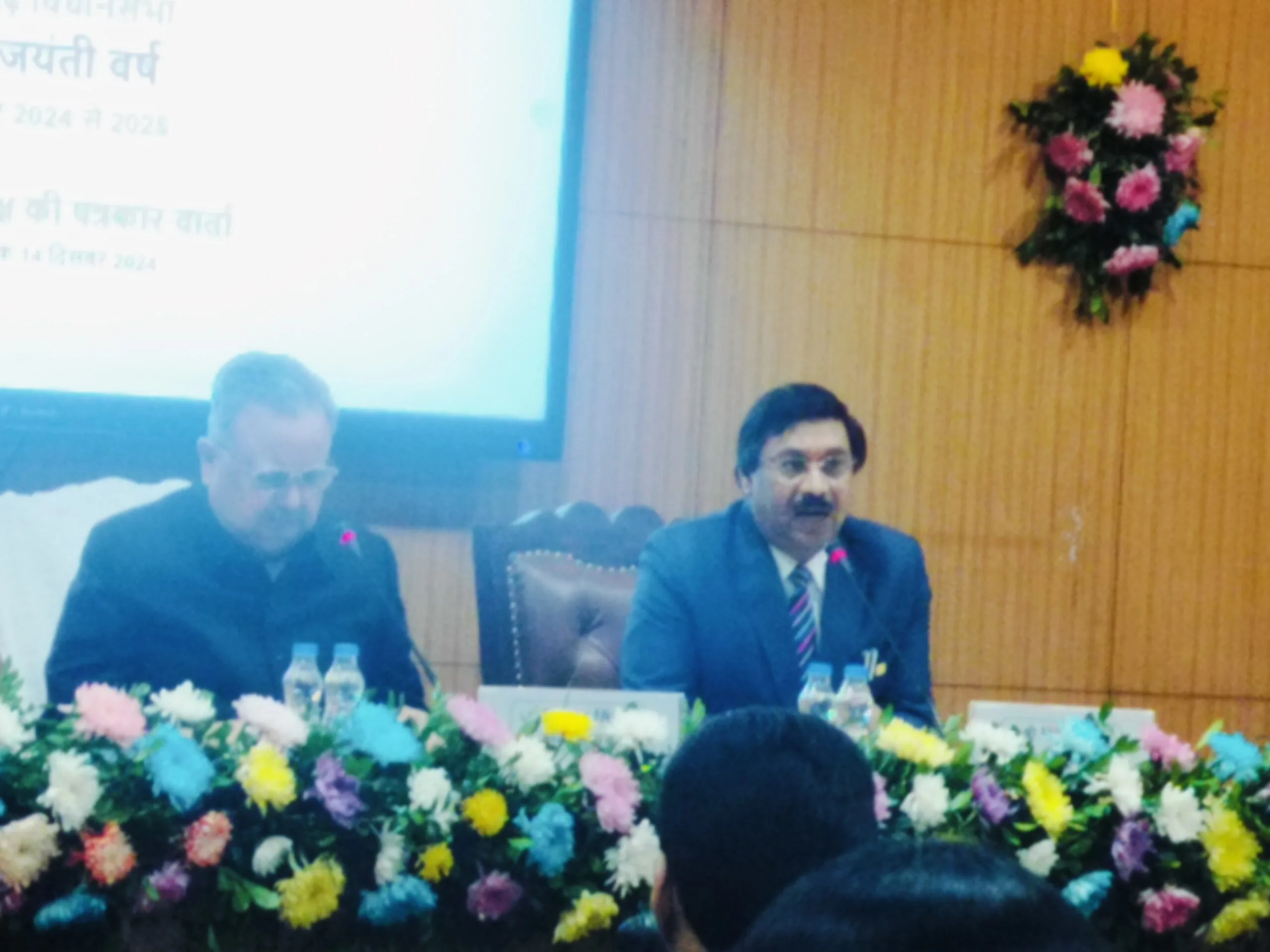 छत्तीसगढ़ विधानसभा का शीतकालीन सत्र 16 दिसंबर से, चार विधेयक होंगे प्रस्तुत: डॉ. रमन सिंह 1 छत्तीसगढ़ विधानसभा का शीतकालीन सत्र 16 दिसंबर से, चार विधेयक होंगे प्रस्तुत: डॉ. रमन सिंह
