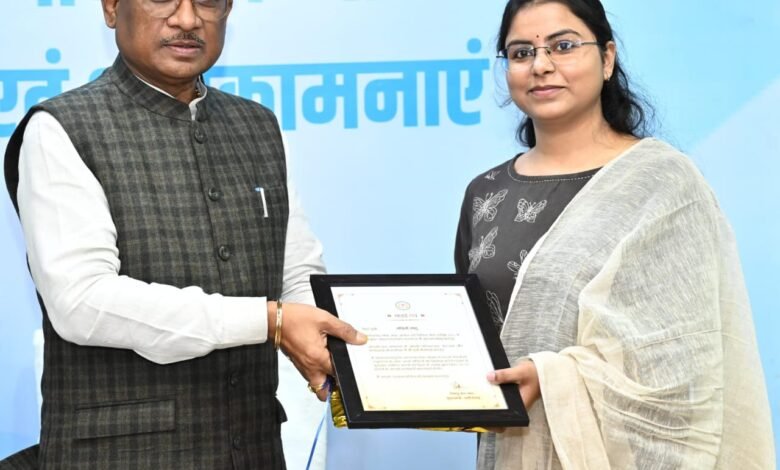 प्रदेश में सुशासन के लक्ष्य के लिए युवा पीढ़ी की अहम भूमिका: मुख्यमंत्री विष्णु देव साय ने लोकसेवकों को पारदर्शिता और संवेदनशीलता से दायित्व निभाने की दी प्रेरणा