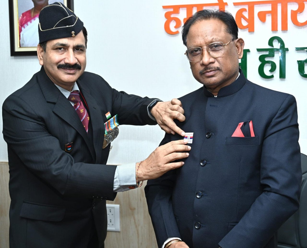 मुख्यमंत्री ने सशस्त्र सेना झंडा दिवस निधि में दिया योगदान, प्रदेशवासियों से अधिक से अधिक योगदान करने की अपील की 1 मुख्यमंत्री ने सशस्त्र सेना झंडा दिवस निधि में दिया योगदान, प्रदेशवासियों से अधिक से अधिक योगदान करने की अपील की