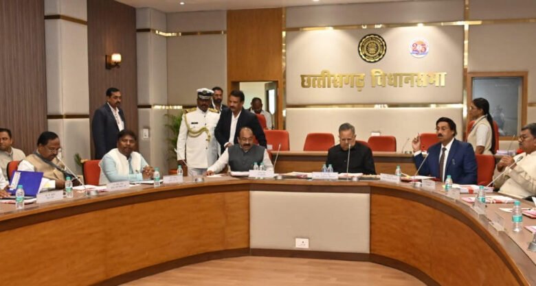 विधानसभा अध्यक्ष डॉ. रमन सिंह की अध्यक्षता में आज छत्तीसगढ़ विधानसभा के समिति कक्ष में कार्य मंत्रणा समिति की बैठक आयोजित की गई