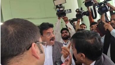 पत्रकार और भूपेश बघेल के बीच बहस, विधानसभा परिसर में हंगामा 1 पत्रकार और भूपेश बघेल के बीच बहस, विधानसभा परिसर में हंगामा