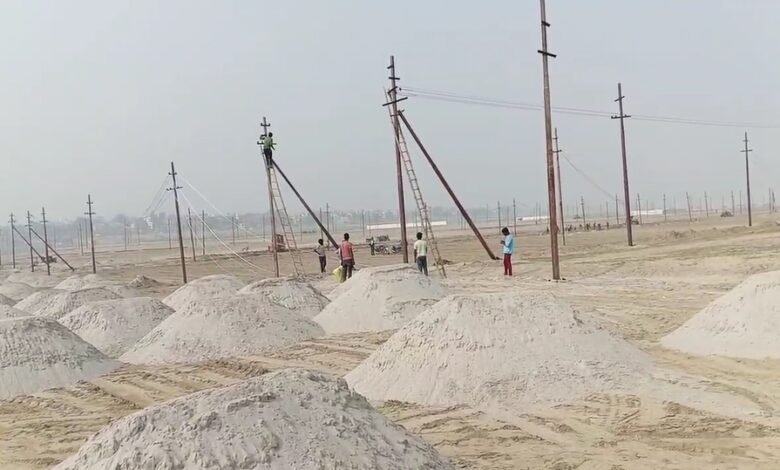 प्रयागराज: युद्ध स्तर पर चल रही महाकुंभ 2025 की तैयारियां