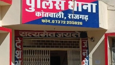 प्यार का अजीब मोड़: चार बच्चों की मां का दिल देवर पर आया, पति और बच्चों को छोड़ महिला हुई 'नौ दो ग्यारह' 1 प्यार का अजीब मोड़: चार बच्चों की मां का दिल देवर पर आया, पति और बच्चों को छोड़ महिला हुई 'नौ दो ग्यारह'