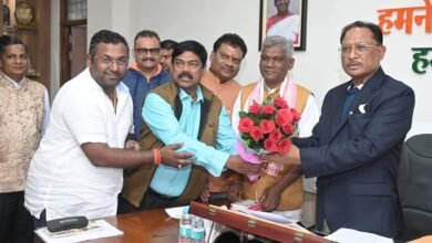विशेषर पटेल ने राज्य गौ सेवा आयोग के अध्यक्ष के रूप में किया पदभार ग्रहण, सीएम विष्णुदेव साय ने गौशाला अनुदान बढ़ाने का किया ऐलान 1 विशेषर पटेल ने राज्य गौ सेवा आयोग के अध्यक्ष के रूप में किया पदभार ग्रहण, सीएम विष्णुदेव साय ने गौशाला अनुदान बढ़ाने का किया ऐलान