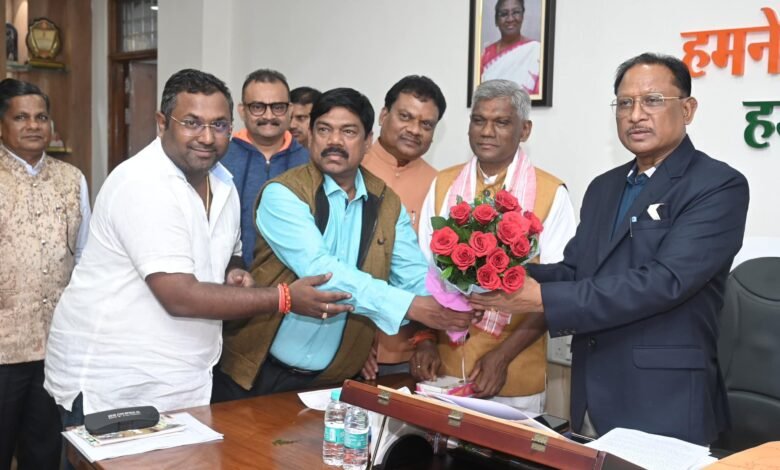 विशेषर पटेल ने राज्य गौ सेवा आयोग के अध्यक्ष के रूप में किया पदभार ग्रहण, सीएम विष्णुदेव साय ने गौशाला अनुदान बढ़ाने का किया ऐलान