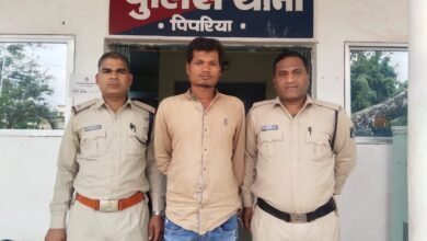 पिपरिया थाना: गांजा तस्कर गिरफ्तार, 795 ग्राम गांजा समेत ₹9540 की संपत्ति जब्त 4 पिपरिया थाना: गांजा तस्कर गिरफ्तार, 795 ग्राम गांजा समेत ₹9540 की संपत्ति जब्त