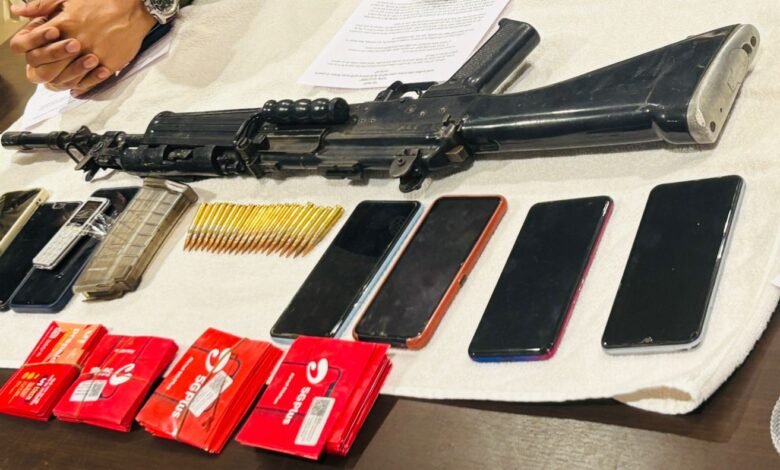 ‘ऑनलाइन जुआ’ का जुनून: कर्ज में डूबे आरक्षक ने 17वीं बटालियन से चुराई इंसास रायफल, 10 लाख की फिरौती मांगकर पहुंचा जेल