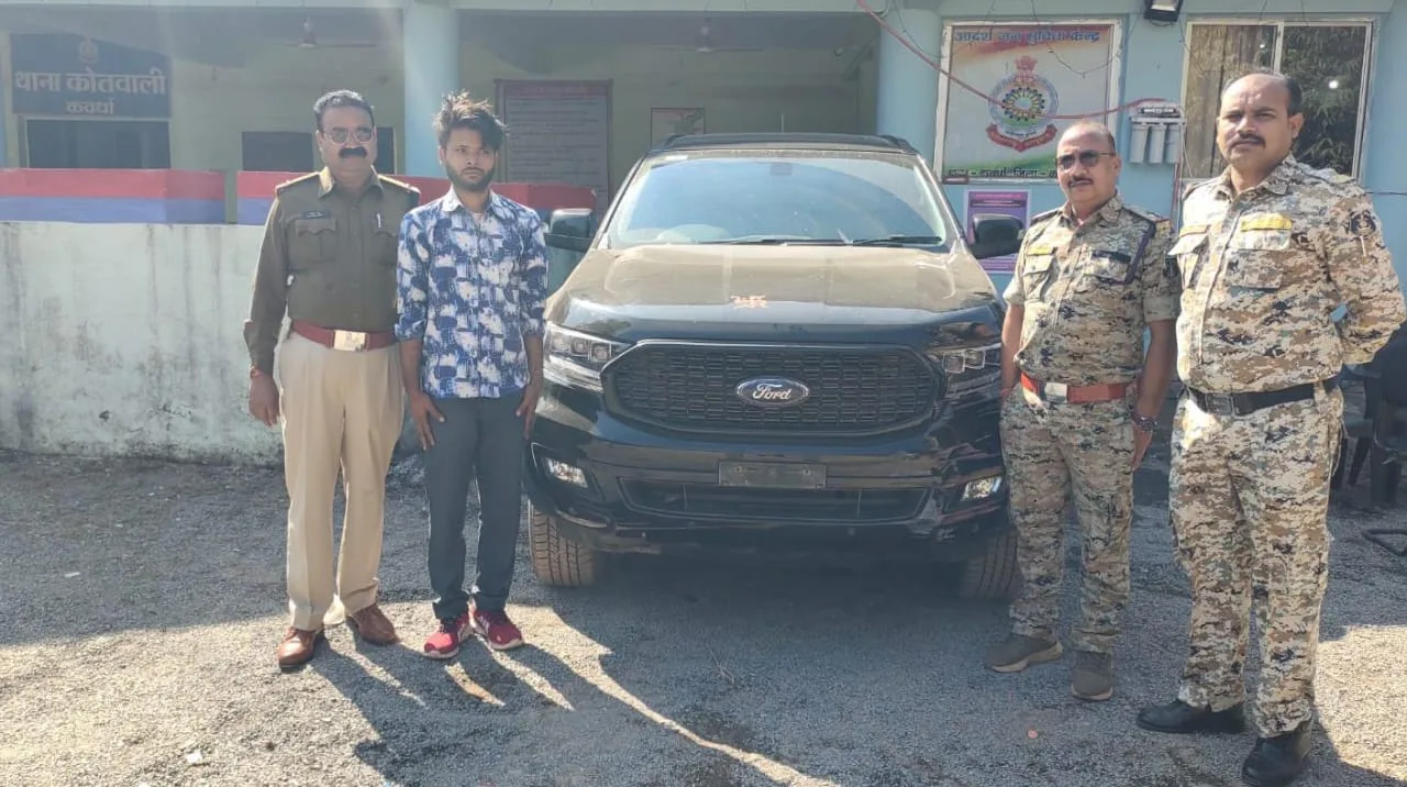 कवर्धा: कांग्रेस नेता के घर से उड़ी 45 लाख की लग्जरी कार, पुलिस ने 4 घंटे में बरामद कर चोर को भेजा हवालात 1 कवर्धा: कांग्रेस नेता के घर से उड़ी 45 लाख की लग्जरी कार, पुलिस ने 4 घंटे में बरामद कर चोर को भेजा हवालात