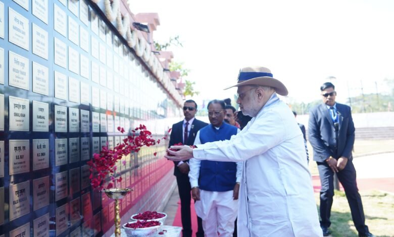 केंद्रीय गृहमंत्री अमित शाह ने अमर वाटिका में शहीदों जवानों को दी श्रद्धांजलि, एक पेड़ शहीदों के नाम लगाया रुद्राक्ष का पौधा