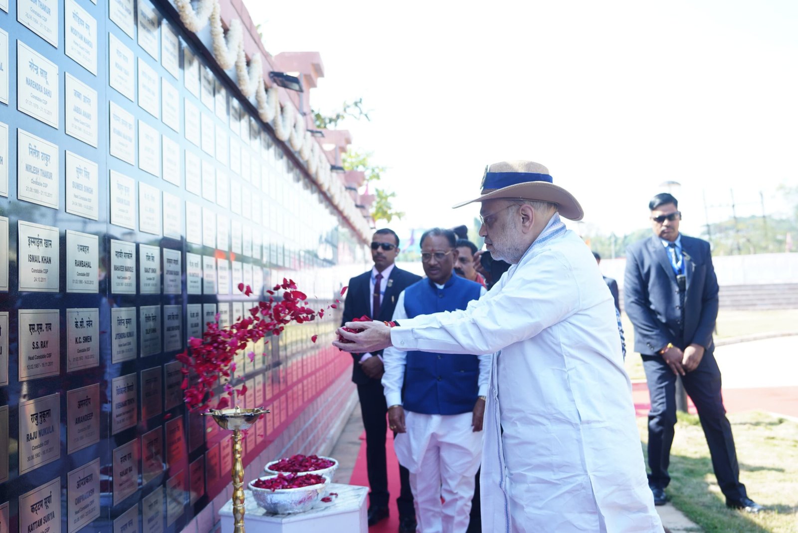 केंद्रीय गृहमंत्री अमित शाह ने अमर वाटिका में शहीदों जवानों को दी श्रद्धांजलि, एक पेड़ शहीदों के नाम लगाया रुद्राक्ष का पौधा 1 केंद्रीय गृहमंत्री अमित शाह ने अमर वाटिका में शहीदों जवानों को दी श्रद्धांजलि, एक पेड़ शहीदों के नाम लगाया रुद्राक्ष का पौधा
