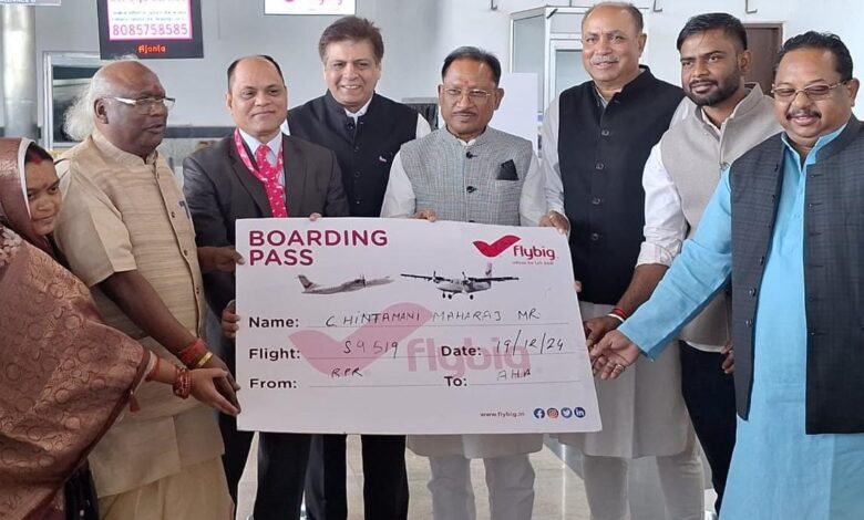 मुख्यमंत्री विष्णुदेव साय ने रायपुर-अंबिकापुर-बिलासपुर हवाई सेवा का स्वामी विवेकानंद विमानतल पर किया शुभारंभ