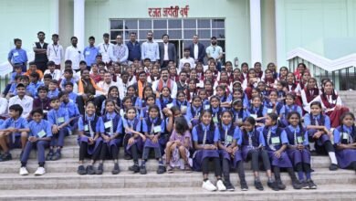 विधानसभा में बच्चों का उत्साही भ्रमण, रीजनल साइंस सेंटर और उपमुख्यमंत्री विजय शर्मा से मिली नई दिशा 1 विधानसभा में बच्चों का उत्साही भ्रमण, रीजनल साइंस सेंटर और उपमुख्यमंत्री विजय शर्मा से मिली नई दिशा