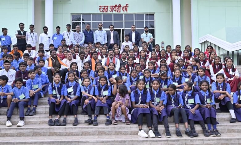 विधानसभा में बच्चों का उत्साही भ्रमण, रीजनल साइंस सेंटर और उपमुख्यमंत्री विजय शर्मा से मिली नई दिशा