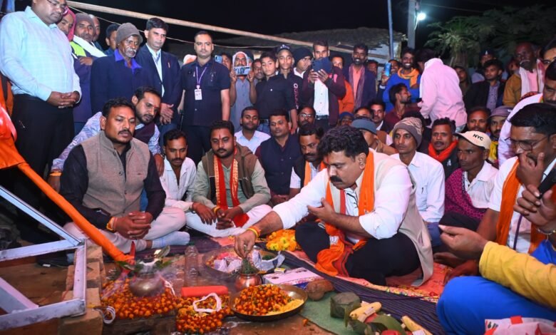 उपमुख्यमंत्री विजय शर्मा ने प्रधानमंत्री जनमन ग्राम सड़क योजना के तहत सड़क निर्माण का किया भूमिपूजन