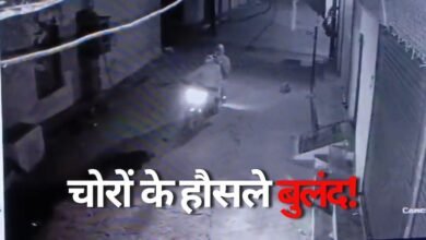 पत्नी का अंतिम संस्कार करने गए डॉक्टर, सूने घर से लाखों की चोरी। 3 पत्नी का अंतिम संस्कार करने गए डॉक्टर, ग्वालियर में सूने घर से लाखों के गहने चोरी।