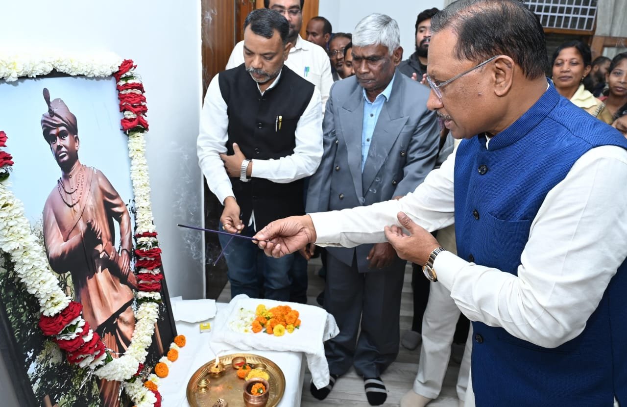 मुख्यमंत्री ने अमर शहीद गेंदसिंह के शहादत दिवस पर उन्हें किया नमन 1 मुख्यमंत्री ने अमर शहीद गेंदसिंह के शहादत दिवस पर उन्हें किया नमन