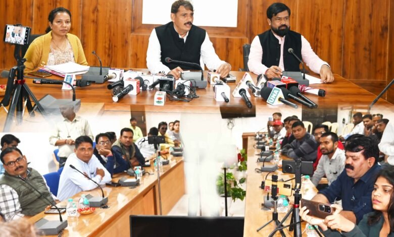 कलेक्टर गोपाल वर्मा ने प्रेसवार्ता लेकर नगरीय निकाय और त्रिस्तरीय पंचायत चुनाव के कार्यक्रम की जानकारी दी