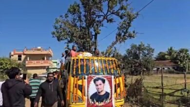 बीजापुर: पत्रकार मुकेश चंद्राकर की अंतिम यात्रा में सैलाब, चार आरोपी गिरफ्तार, ठेकेदार सुरेश हैदराबाद से पकड़ा गया 1 बीजापुर: पत्रकार मुकेश चंद्राकर की अंतिम यात्रा में सैलाब, चार आरोपी गिरफ्तार, ठेकेदार सुरेश हैदराबाद से पकड़ा गया