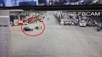 राजधानी में सिग्नल जम्प का कहर: भगत सिंह चौक पर तेज रफ्तार कार ने ई-रिक्शा को मारी टक्कर, हादसे में महिला की गई जान