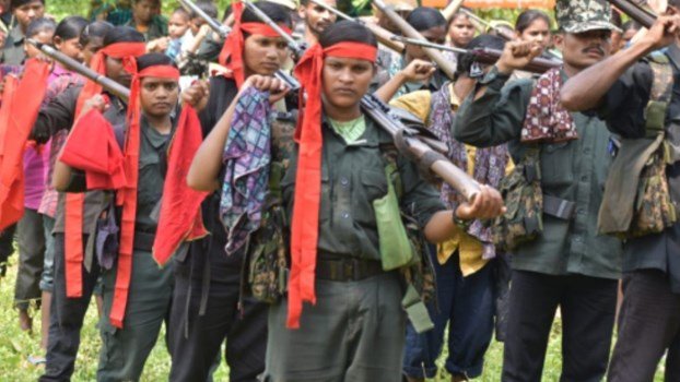 अबूझमाड़: नक्सली जोड़े ने लाल आतंक छोड़ रचा प्यार का नया इतिहास 1 अबूझमाड़: नक्सली जोड़े ने लाल आतंक छोड़ रचा प्यार का नया इतिहास