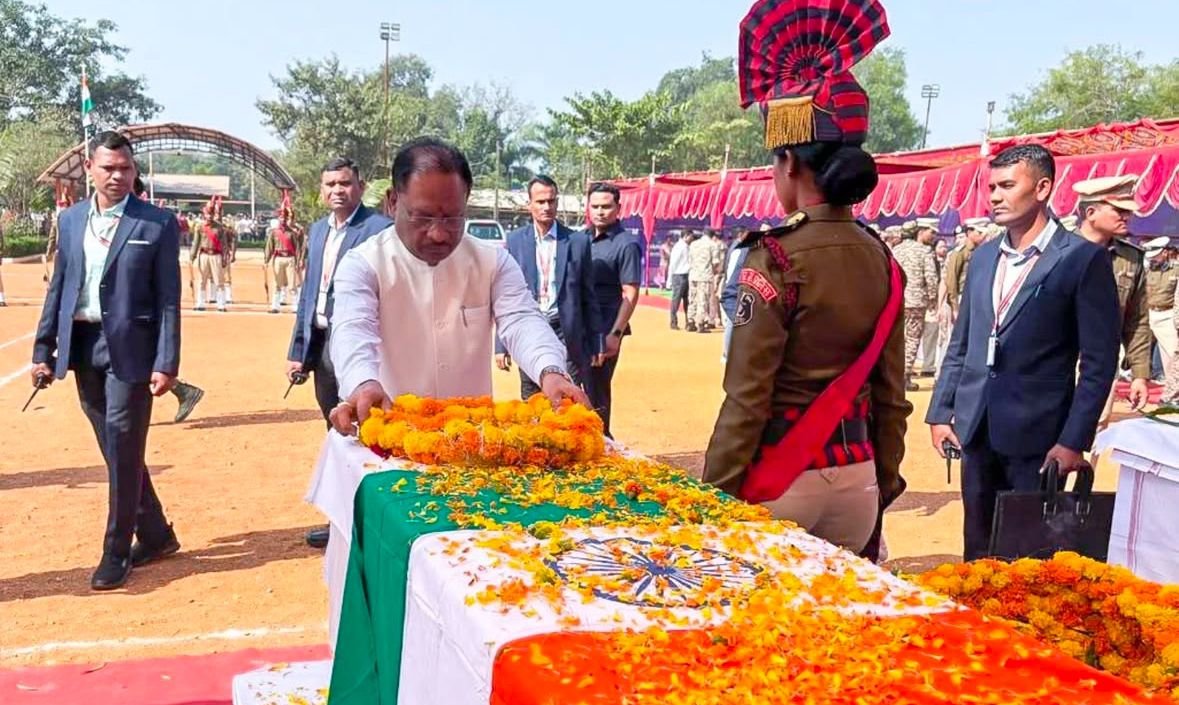 बीजापुर IED ब्लास्ट में 8 जवान और 1 चालक शहीद, मुख्यमंत्री ने दंतेवाड़ा में श्रद्धांजलि अर्पित की 1 बीजापुर IED ब्लास्ट में 8 जवान और 1 चालक शहीद, मुख्यमंत्री ने दंतेवाड़ा में श्रद्धांजलि अर्पित की