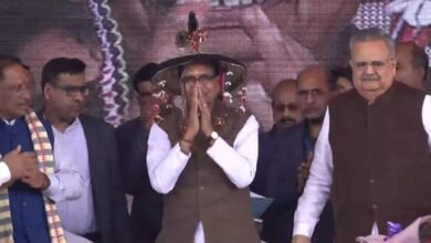 ‘मोर आवास मोर अधिकार’ कार्यक्रम दुर्ग : शिवराज सिंह चौहान ने प्रधानमंत्री आवास योजना के लाभार्थियों को सौंपी आवास की चाबी, उत्कृष्ट पंचायतों और स्वच्छता समूहों को दिया सम्मान