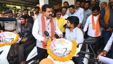 दिव्यांगजनों के सशक्तिकरण में ऐतिहासिक कदम: उपमुख्यमंत्री विजय शर्मा ने 40 दिव्यांगजनों को वितरित की स्कूटी 3 दिव्यांगजनों के सशक्तिकरण में ऐतिहासिक कदम: उपमुख्यमंत्री विजय शर्मा ने 40 दिव्यांगजनों को वितरित की स्कूटी