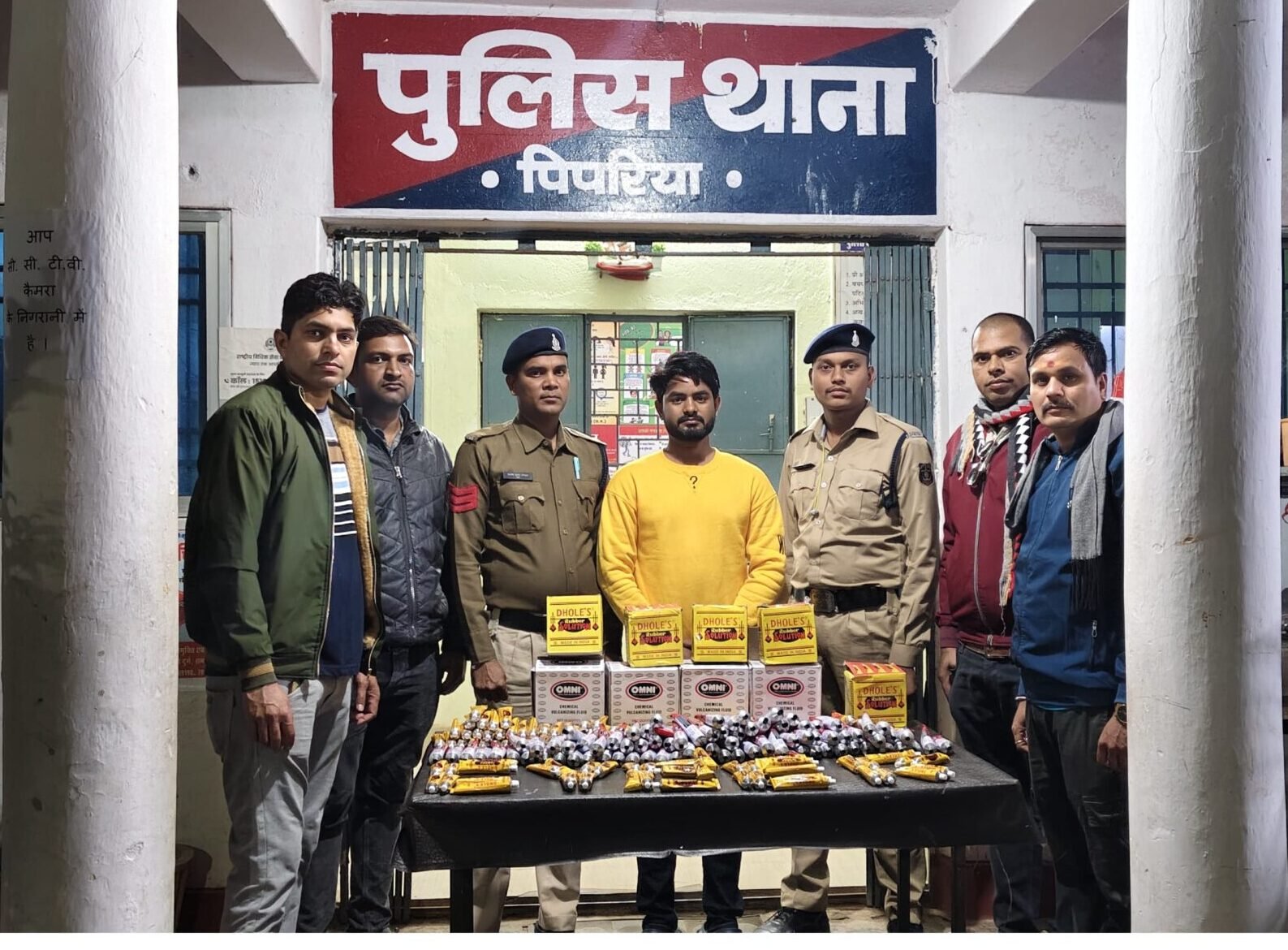 नाबालिगों को नशे की दलदल में धकेलने वाला गिरफ्तार: पुलिस की सख्त कार्रवाई 1 नाबालिगों को नशे की दलदल में धकेलने वाला गिरफ्तार: पुलिस की सख्त कार्रवाई