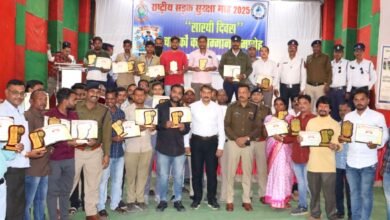 राष्ट्रीय सड़क सुरक्षा माह: सारथी दिवस पर 50 उत्कृष्ट वाहन चालकों को, शील्ड और प्रमाण पत्र से किया सम्मानित 7 राष्ट्रीय सड़क सुरक्षा माह: सारथी दिवस पर 50 वाहन चालकों का सम्मान