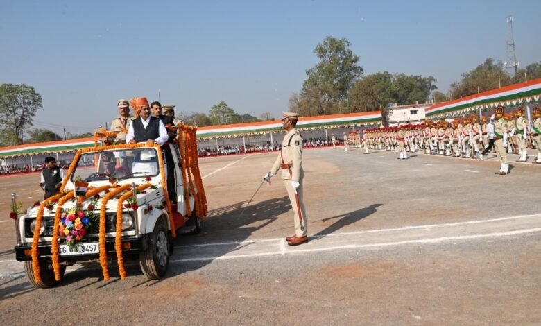 गणतंत्र दिवस : सांसद विजय बघेल ने कवर्धा के मुख्य समारोह में तिरंगा ध्वज फहराया और जनता को मुख्यमंत्री का संदेश का किया वाचन 3 गणतंत्र दिवस : सांसद विजय बघेल ने कवर्धा के मुख्य समारोह में तिरंगा ध्वज फहराया और जनता को मुख्यमंत्री का संदेश का किया वाचन