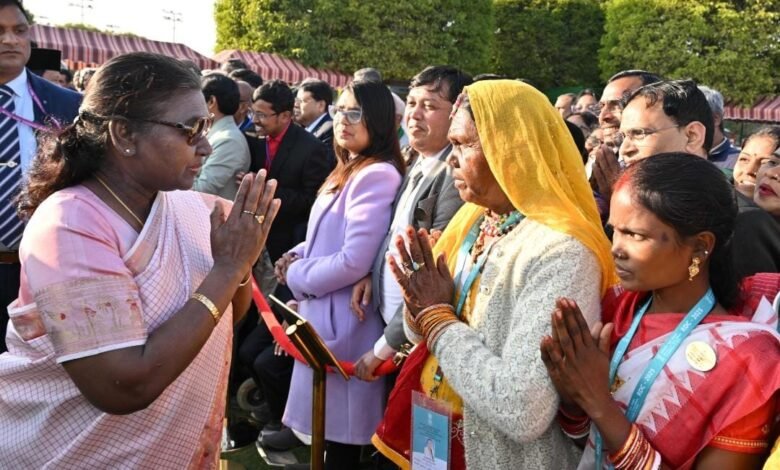 कबीरधाम के बैगा परिवारों का दिल्ली में सम्मान, राष्ट्रपति और पीएम मोदी से की मुलाकात