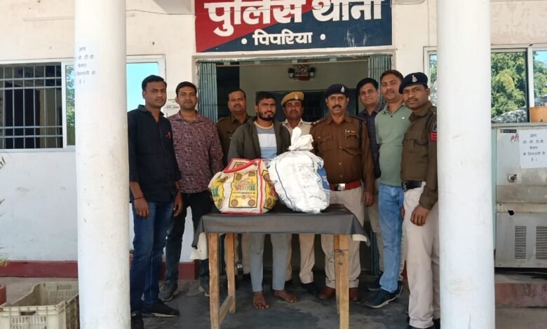 कबीरधाम में नशे का बड़ा खुलासा: तालाब किनारे छिपाई गई अवैध शराब जब्त, आरोपी गिरफ्तार