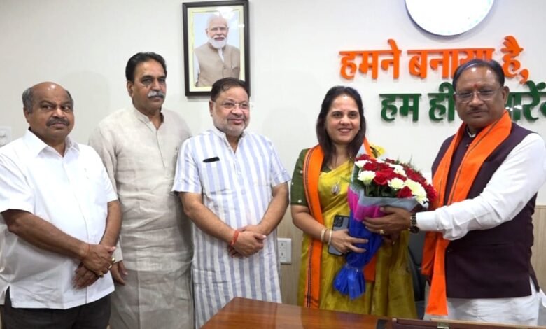 नगर निगम महापौर चुनाव: मीनल चौबे ने सीएम विष्णु देव साय से लिया आशीर्वाद