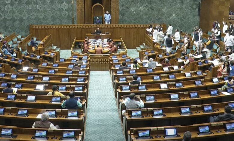 संसद बजट सत्र: वक्फ बिल पर हंगामा, लोकसभा की कार्यवाही स्थगित, 2 बजे पेश होगा नया इनकम टैक्स बिल 4 संसद बजट सत्र: वक्फ बिल पर हंगामा, लोकसभा की कार्यवाही स्थगित, 2 बजे पेश होगा नया इनकम टैक्स बिल