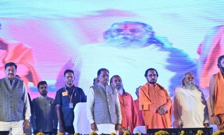 राजिम कुंभ कल्प समापन समारोह: मुख्यमंत्री विष्णुदेव साय ने छत्तीसगढ़ की आध्यात्मिक और सांस्कृतिक विरासत को किया नमन 9 65c88d07 2082 4335 a635 87edaa9a5179 1 1