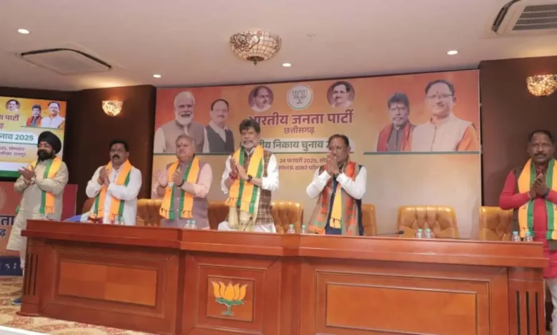 छत्तीसगढ़: नगरीय निकाय चुनाव को लेकर BJP की अहम बैठक, सीएम साय बोले- जनता का आशीर्वाद हमारी जिम्मेदारी बढ़ाता है 11 छत्तीसगढ़: नगरीय निकाय चुनाव को लेकर BJP की अहम बैठक, सीएम साय बोले- जनता का आशीर्वाद हमारी जिम्मेदारी बढ़ाता है