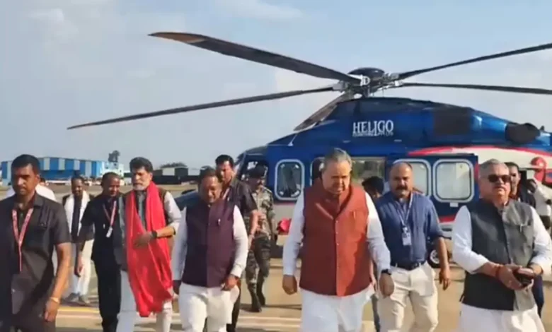 बस्तर के महाराजा कमल चंद्र भंजदेव की शाही शादी में पहुंचे मुख्यमंत्री साय, वर-वधु को दिया आशीर्वाद 5 CM Sai and senior leaders reached Bastar 1740225527