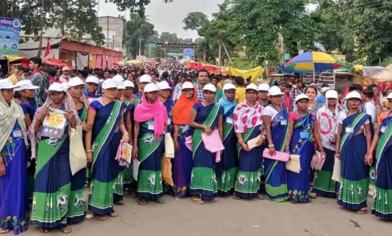 छत्तीसगढ़: स्वच्छता दीदियों और सफाई मित्रों को साप्ताहिक अवकाश, स्वास्थ्य जांच और जरूरी सुविधाएं देने का फैसला 11 छत्तीसगढ़: स्वच्छता दीदियों और सफाई मित्रों को साप्ताहिक अवकाश, स्वास्थ्य जांच और जरूरी सुविधाएं देने का फैसला